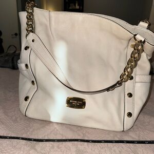 🔥🔥 S O L D 🔥 🔥Michael Kors ivory/cream Shoulder bag